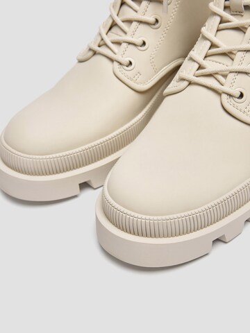 Stivaletto stringato di Pull&Bear in beige