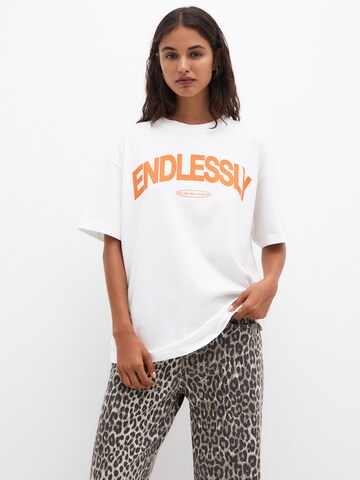 Pull&Bear Shirt in White: front