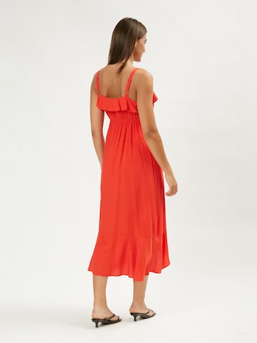 Influencer Letní šaty 'Flounced Cami' – červená