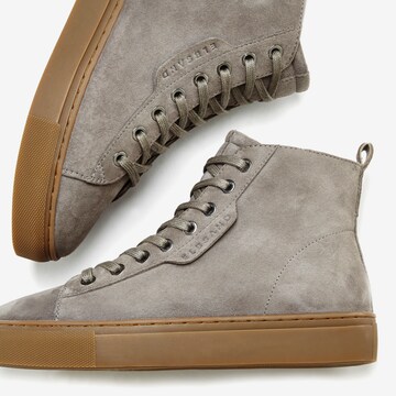 Sneaker alta di Elbsand in grigio