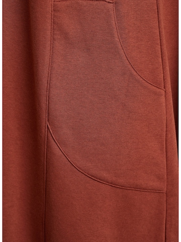 Rochie 'Vcavali' de la Zizzi pe roșu