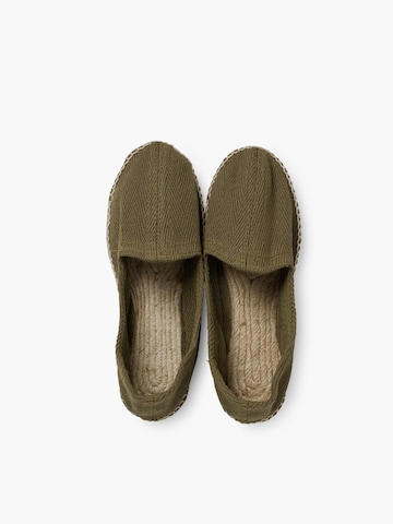 Scarpa bassa di Pisamonas in verde