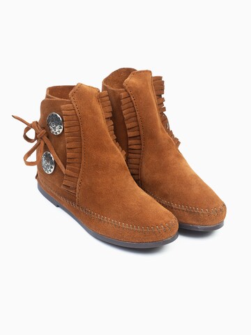 Minnetonka Ankle Boots 'Two Button' in Braun