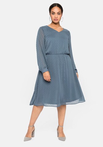 SHEEGO Cocktailjurk in Blauw: voorkant