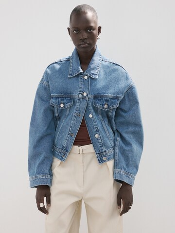 MANGO Prehodna jakna 'KIKA' | modra barva: sprednja stran