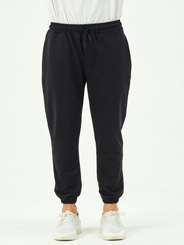 C&City Tapered Pants in Black