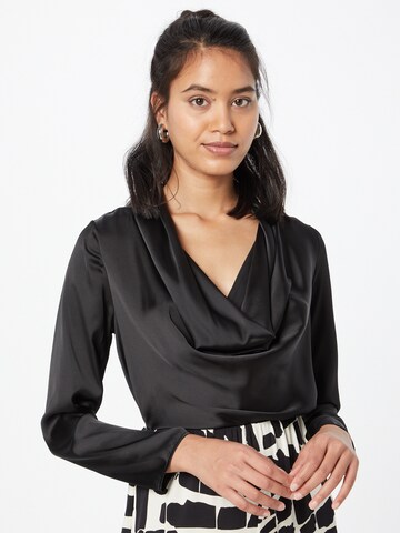 Coast Blouse in Zwart: voorkant