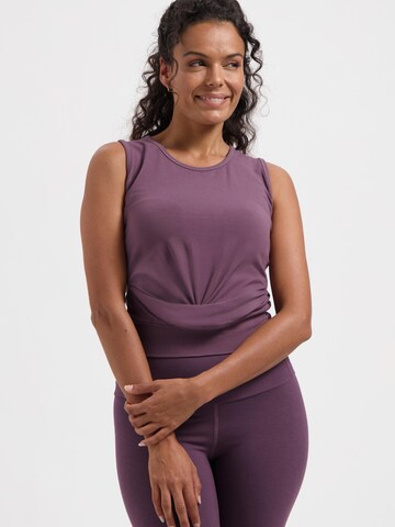 Urban Goddess Yoga & Activewear Sporttop 'Veyra Yoga & Pilates' in Lila