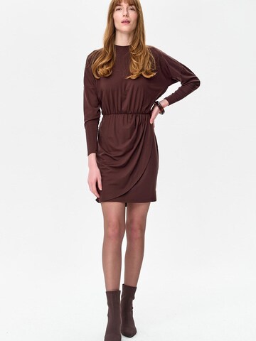 Blue Shadow Kleid‌‌‌‌‌‌‌‌‌ in Braun: Vorderseite