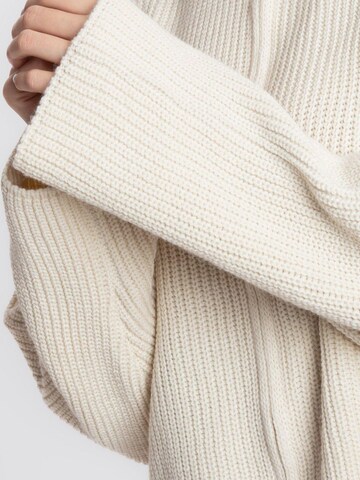Hiccup Oversized cardigan in White