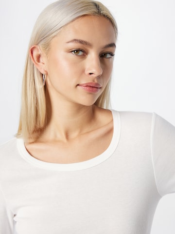 GAP - Camiseta en blanco