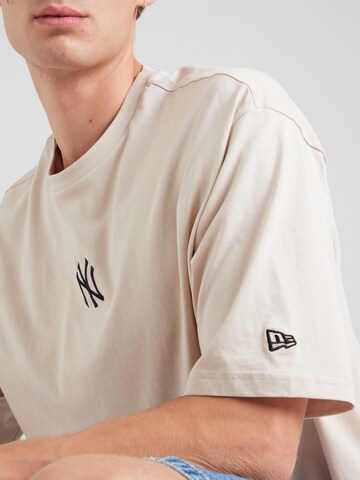 T-Shirt NEW ERA en beige