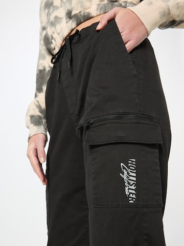 Tapered Pantaloni cu buzunare de la HOLLISTER pe negru