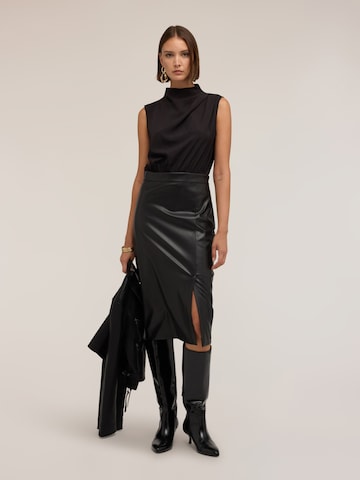 Robe MOTIVI en noir