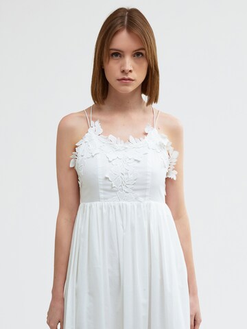 Influencer Sukienka 'Cami' w kolorze biały