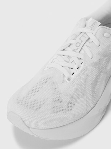 ASICS Обувь для бега 'Novablast 5' в Белый