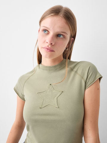 Bershka T-Shirt in Grün