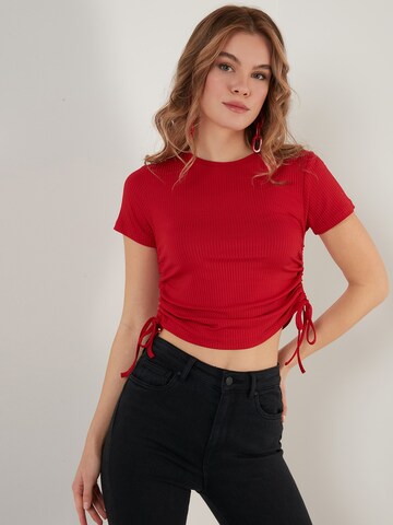 LELA Shirt in Rood: voorkant