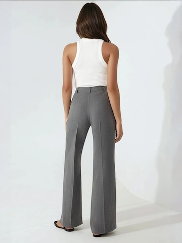 Loosefit Pantalon à plis Hiccup en gris