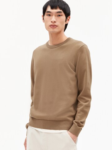 ARMEDANGELS Sweater in Brown: front