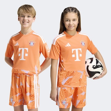 ADIDAS PERFORMANCE Функционална тениска 'FC Bayern München 26/27' в оранжево: отпред