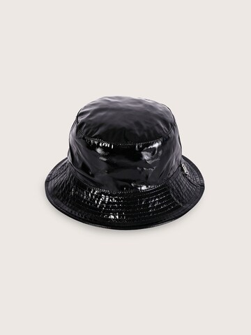 Camomilla Italia Beanie in Black: front