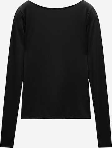 Tricou de la Pull&Bear pe negru: față