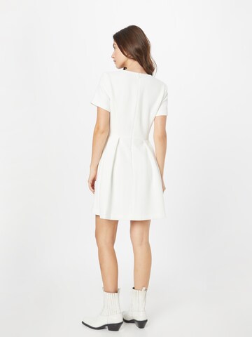 Rochie de la Club Monaco pe alb