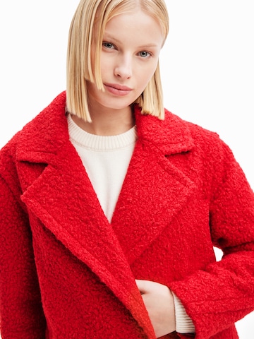Desigual Преходно палто в червено