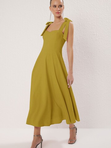 Trendyol Dress in Green: front