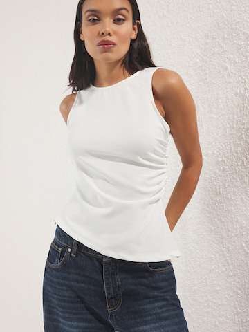Trendyol Топ в Белый: спереди