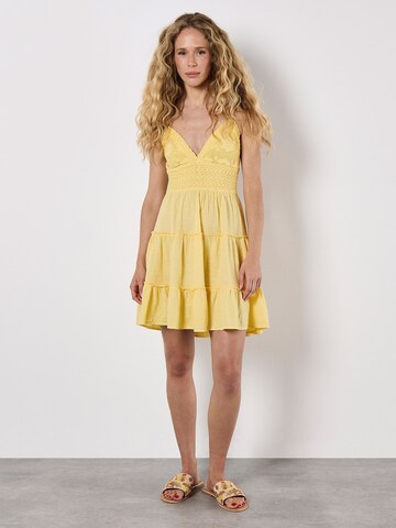 Robe ' ' Apricot en jaune
