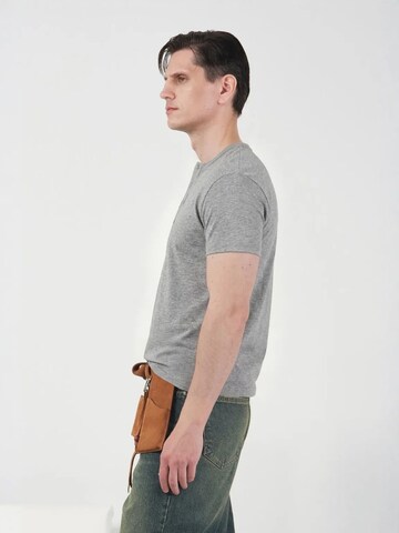 T-Shirt Giesto en gris