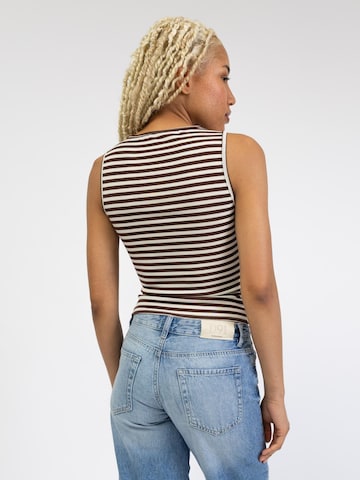 BROKE + SCHÖN Top 'Gestreiftes Top mit U-Boot Ausschnitt' in Brown