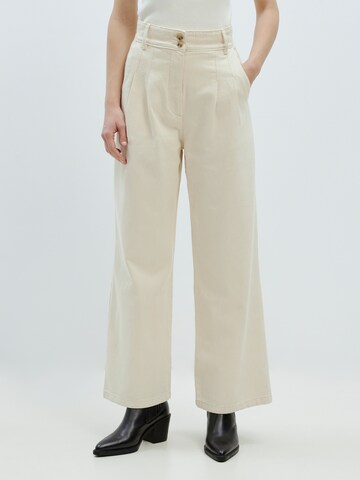 EDITED Wide leg Pleated Jeans 'Ellis' in Beige: front