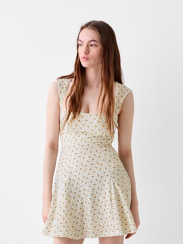 Robe Bershka en beige : devant