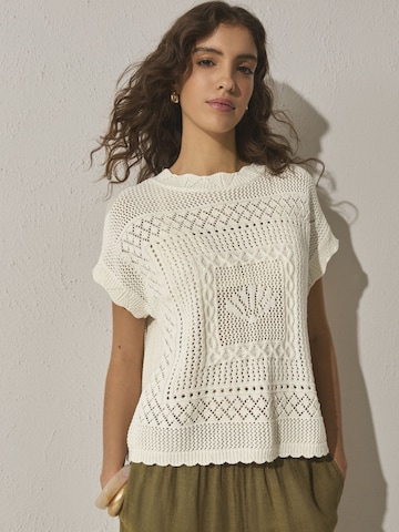 Pulover de la Next pe bej: față