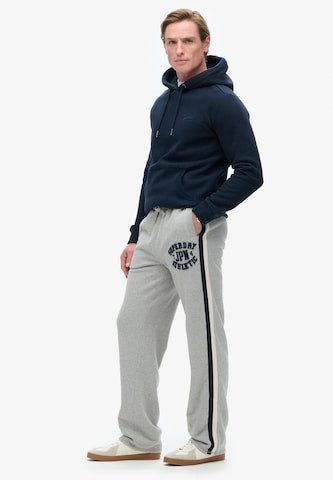 Regular Pantalon de sport Superdry en gris