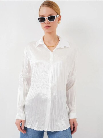 Bigdart - Blusa em branco: frente