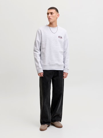 JACK & JONES Sweatshirt 'JJAERO' i grå