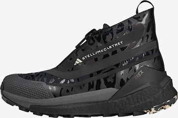 ADIDAS BY STELLA MCCARTNEY - Botas 'Adidas By Stella McCartney x Terrex Free Hiker' en negro: frente