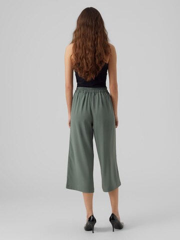 VERO MODA - Pierna ancha Pantalón plisado en verde