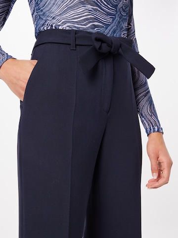 s.Oliver BLACK LABEL Široke hlačnice Hlače z naborki 'Charlotte' | modra barva