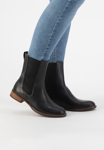 Mysa Chelsea Boots in Black: front