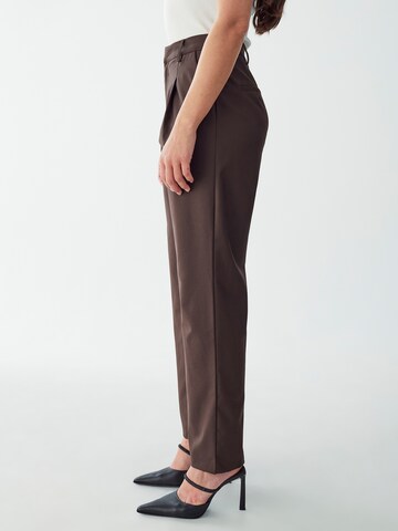 Willa Loosefit Hose 'FREYA' in Braun