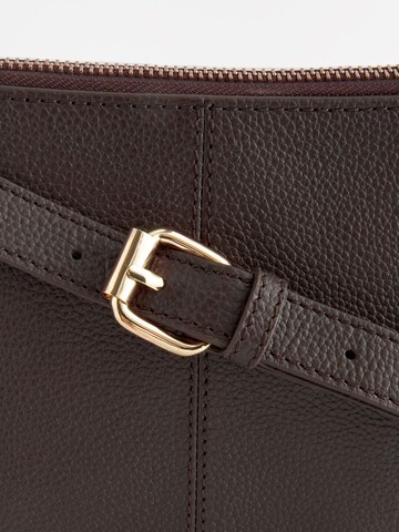 Next Messenger in Brown