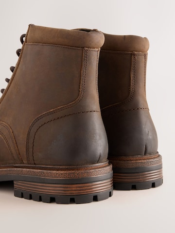 Next - Botas con cordones en marrón