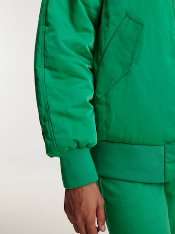 EDITED - Chaqueta de entretiempo 'Nikita' en verde