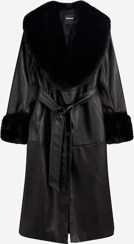 Cappotto di mezza stagione di Bershka in nero: frontale