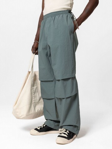 Wide leg Pantaloni cargo 'Copperas COVE' di VAMOS CLO in verde